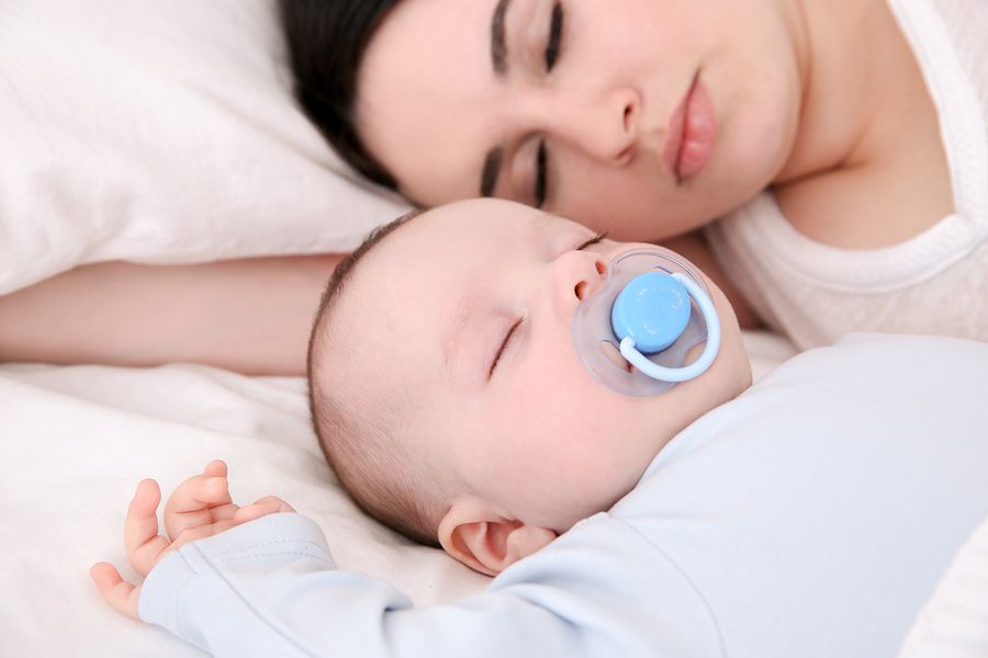 hoe kan je veilig samen slapen met je baby 24baby nl