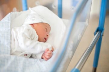 pasgeboren baby na de bevalling