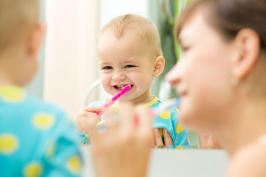 Opknappen winkelwagen Moeras Tandenpoetsen baby: bescherm je baby's tandjes – 24Baby.nl