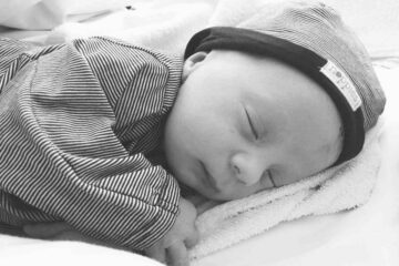 bevallingsverhaal-tom-met-foto-pasgeboren-marshall-bijgesneden