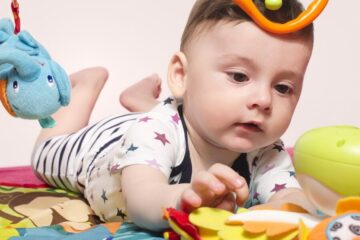 Baby leert pincetgreep