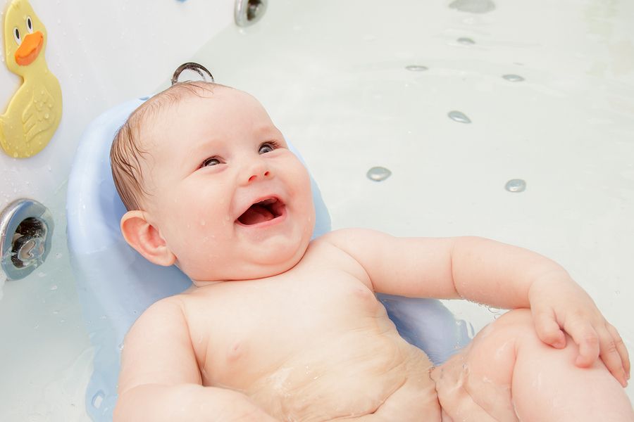 Zus Startpunt grip Je baby in bad doen: een stappenplan – 24Baby.nl