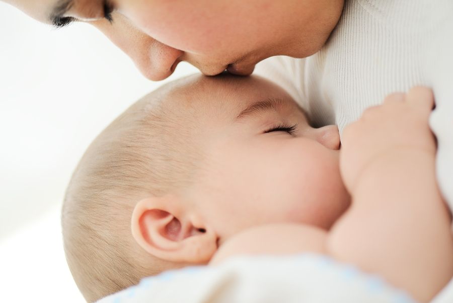 Baby van 26 weken oud krijgt borstvoeding van moeder