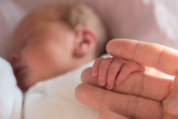 Dochtertje Maud van bewust alleenstaande moeder Martine