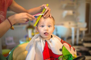 Voor het eerst je baby's haar knippen