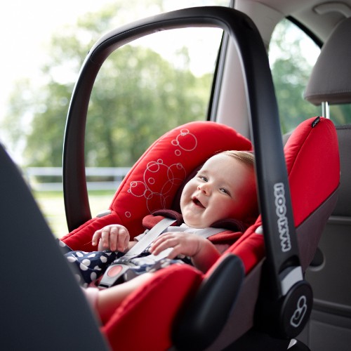 Baby_12_maanden_oud_autostoeltje
