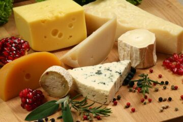 Plateau van kazen waarvan je sommige mag eten als je zwanger bent en andere niet