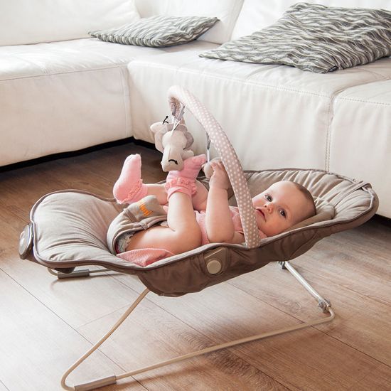 Baby in een wipstoel