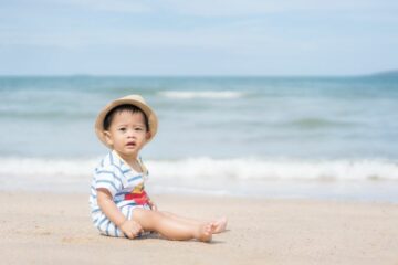 baby en vrije tijd op het strand