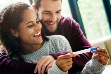 zwangere vrouw en man in veranderende relatie