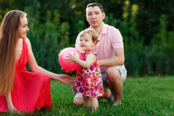 Babyspelletjes 19 maanden overrollen met bal