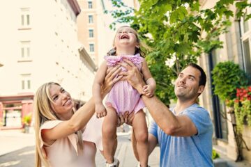 Ouders spelen Jonas in de Wallevis met dochter als peuterspelletje