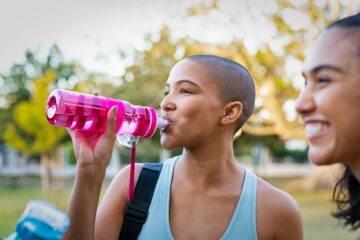 Vrouw is 6 weken na de bevalling voldoende hersteld om te sporten