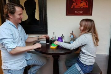 Alex en Isa in café Meneer Jansen