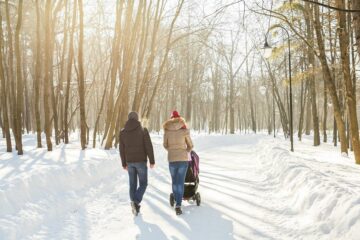Stel met baby ervaart voordelen bevallen winter