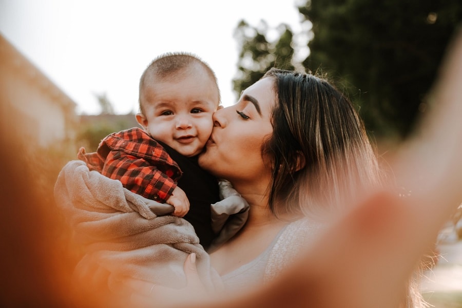 Foto van moeder en baby wordt op social media gedeeld
