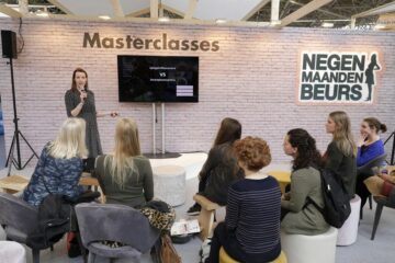 Moeders volgen workshop op Negenmaandenbeurs 2020