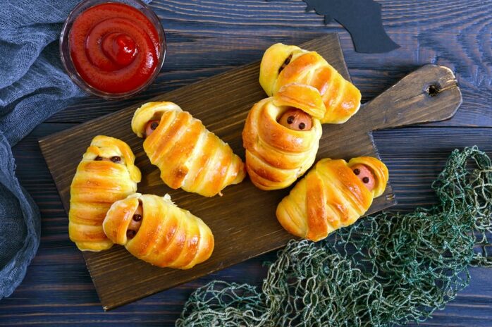 baby worstenbroodjes als babyshowerhapje