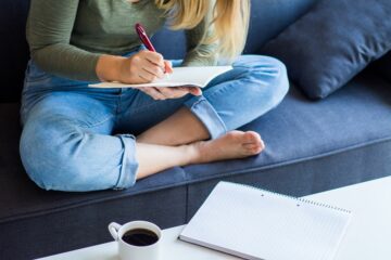 Vrouw zet angsten om coronavirus op papier