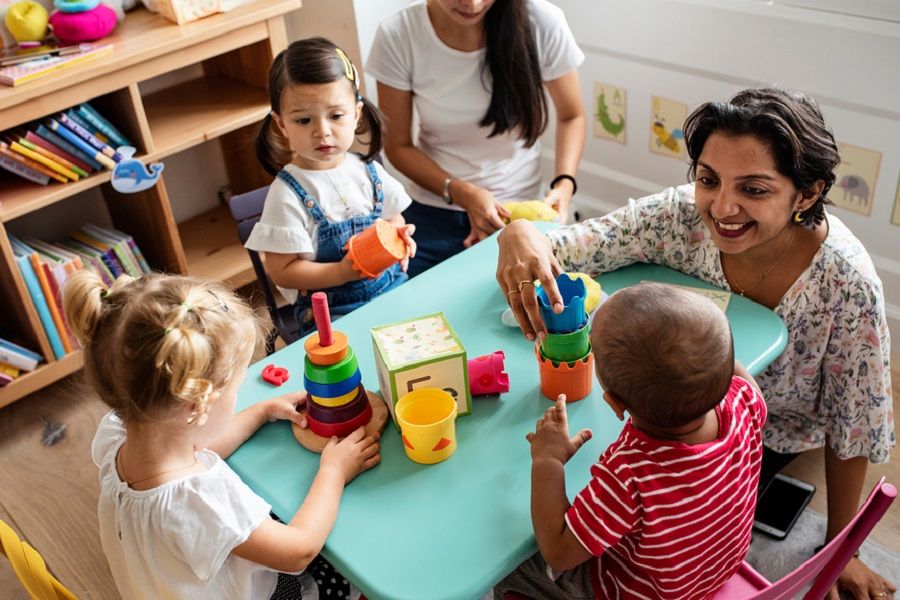 Kinderen op noodopvang tijdens corona uitbraak