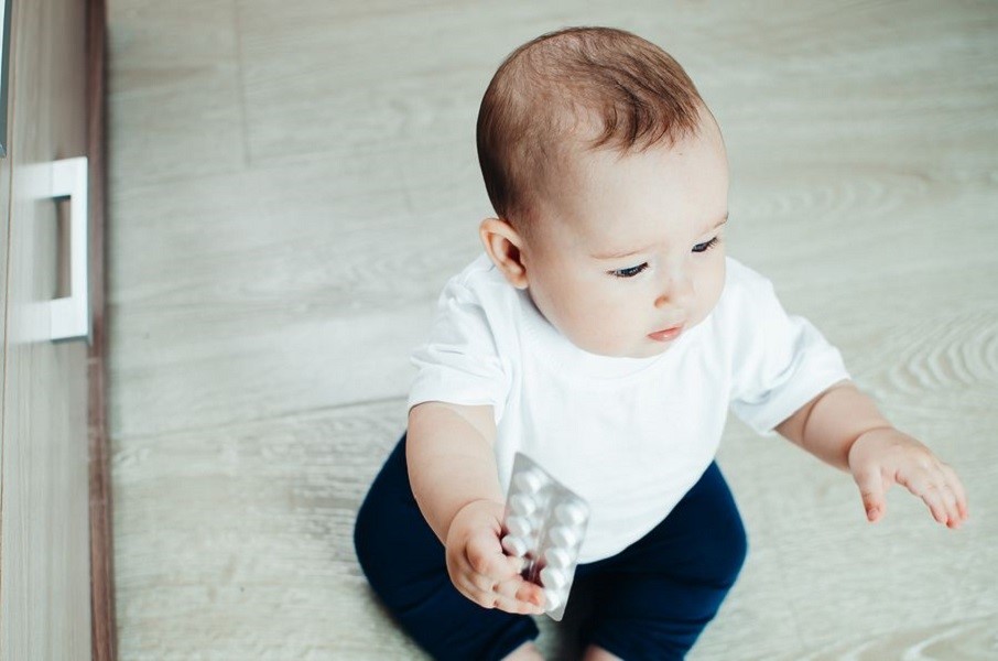 Vergiftiging Wat Te Doen Als Je Kindje Iets Giftigs Binnenkrijgt 24baby Nl