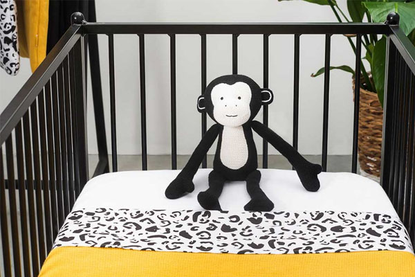 Ledikant met bedtextiel