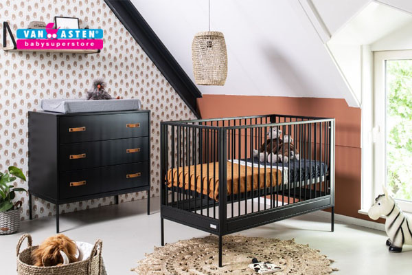 Een babykamer met meubels van Coming Kids