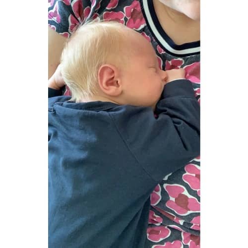 Blond babykapsel van het kind van EVVJ