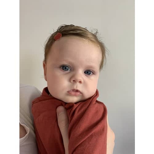 Abigail met knipje in babykapsel