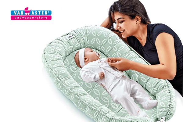 baby in babynestje te koop bij Van Asten