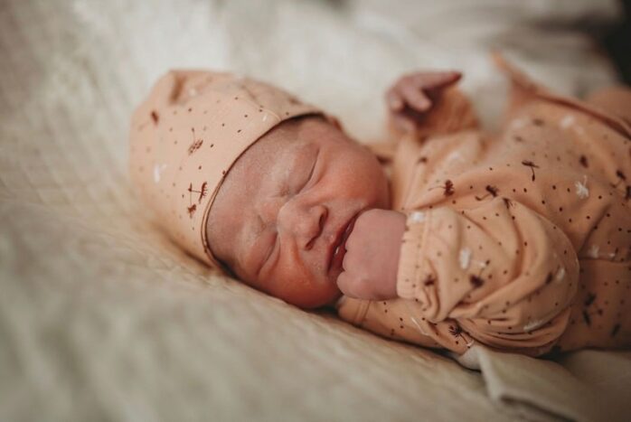 baby ysabel met een laagje vernix
