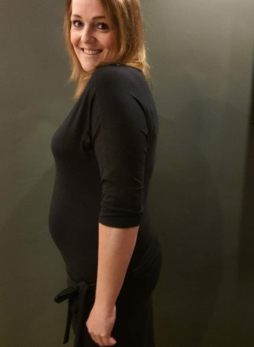 7 weken zwanger buik van zwangere vrouw