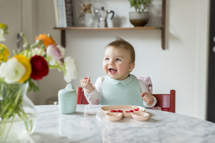 baby eet in Stokke Tripp Trapp kinderstoel