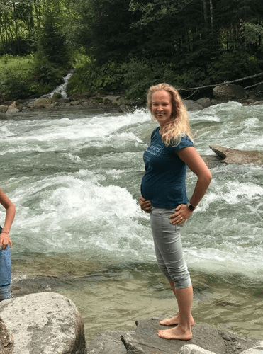 22 weken zwangere vrouw buik