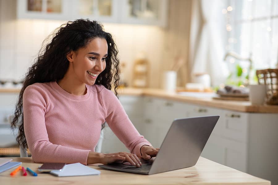 Vrouw sluit AOV af bij Yezzer