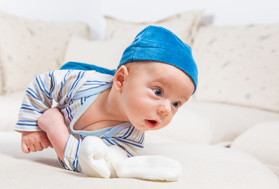 Baby 21 Wochen beginnt sich zu drehen